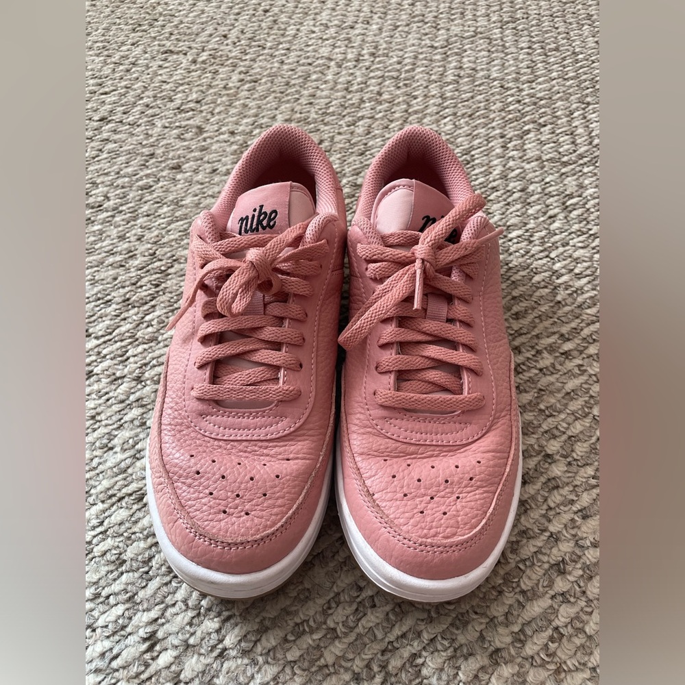Pink Nikes!🎀💕 - Picture 2 of 6